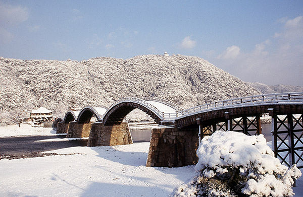 冬日雪景·桥与雪景相拥入画的美景图