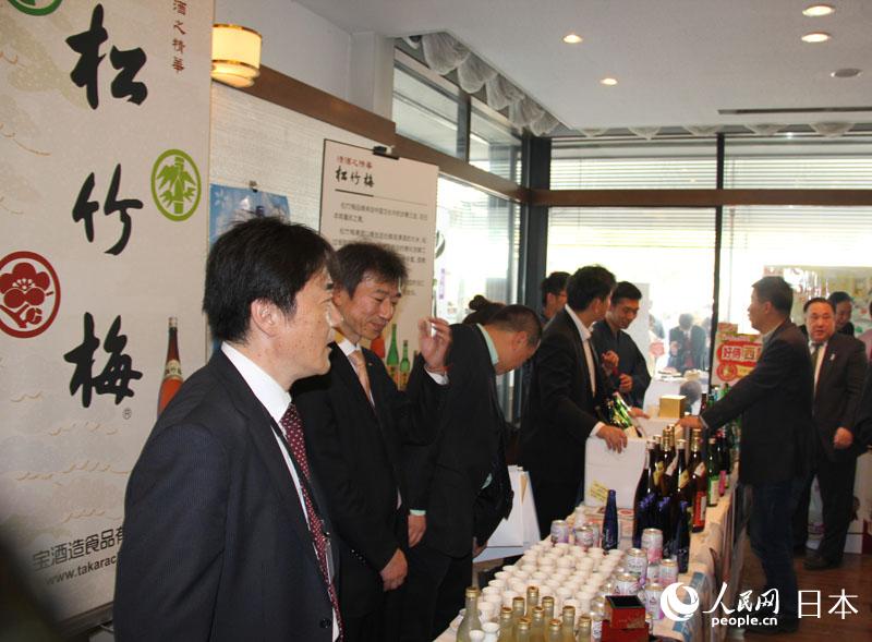 日本酒企業推廣日本酒。