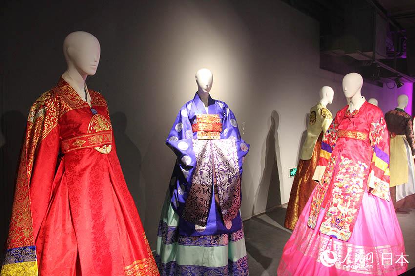  韩国传统服饰展示