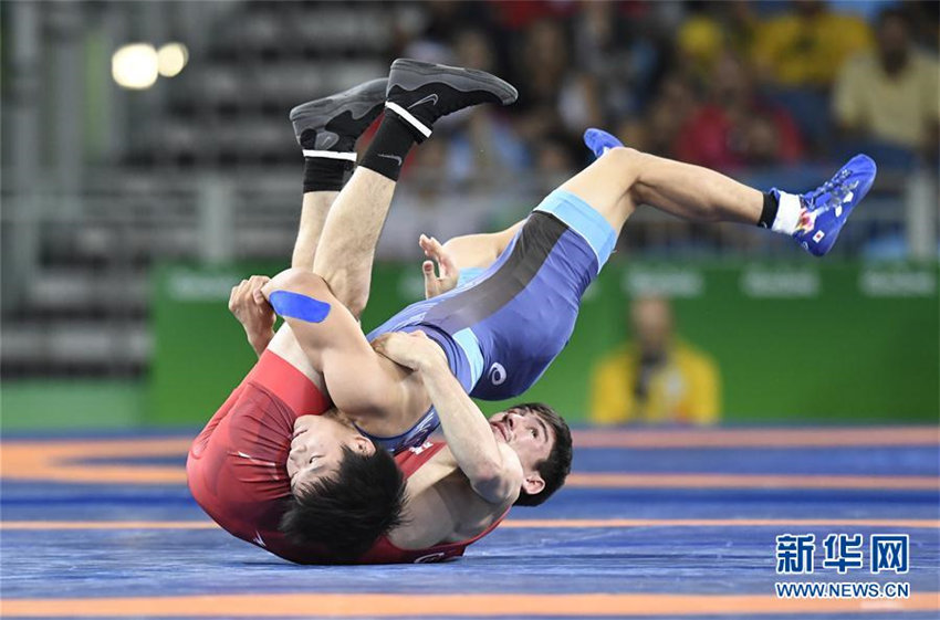 摔跤男子自由式57公斤級：日本選手獲亞軍
