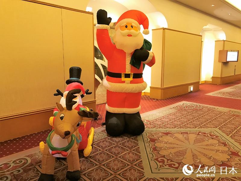 東京某酒店宴會會場前的聖誕裝飾