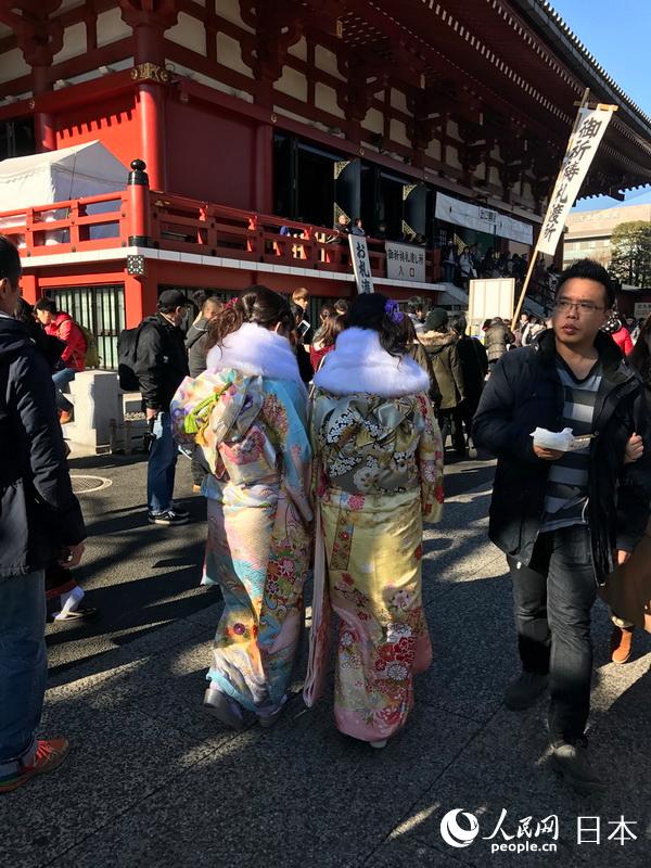 4，淺草寺裡穿和服前來參拜的日本人（攝影：滕雪）
