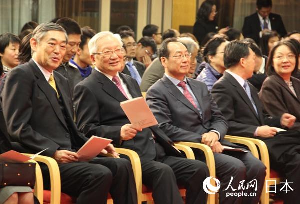 中日友好協會會長唐家璇（左二）、中國人民對外友好協會副會長宋敬武（左三）、日本駐華大使橫井裕（左一）出席了音樂會。