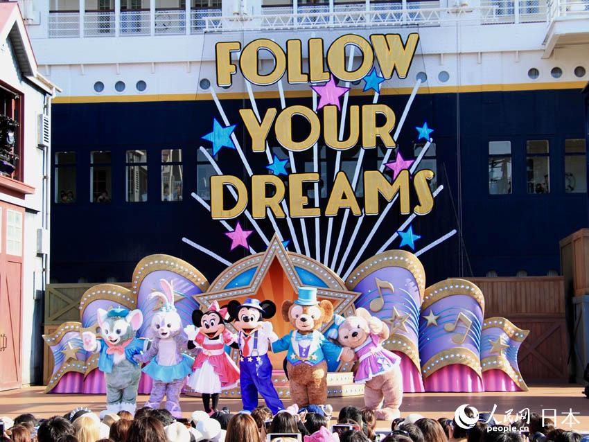 東京迪士尼海洋樂園的主題表演“舞向光彩” 