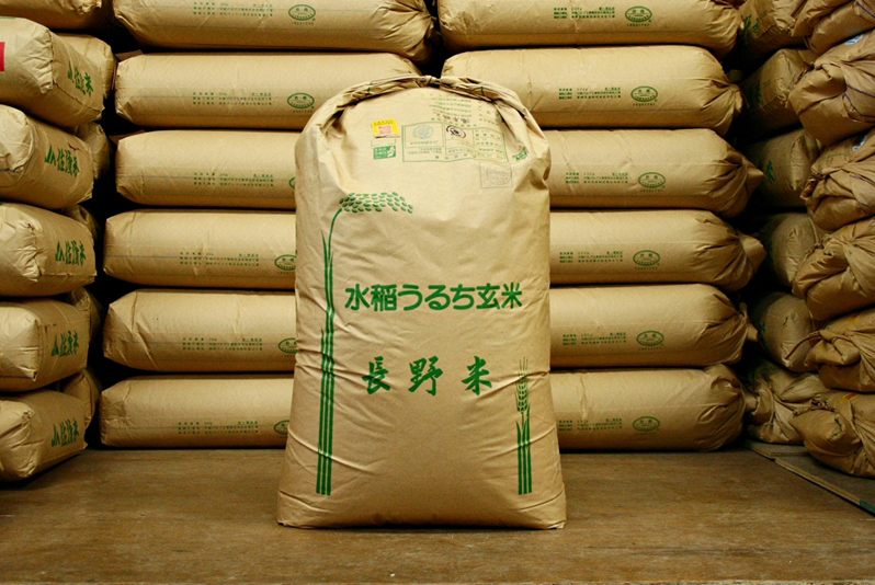 長野大米雖然價格高，但營養成分高於普通的精米和糙米，作為保健大米出口新加坡、美國等地。JA全農長野分會的高木幸一表示，希望以高附加值大米的出口擴大海外銷路。此前，JA全農長野的大米出口單純依靠國外超市等地舉行的農產品展銷會，年銷量約為2.5噸。高木幸一指出，由於運輸費用高、出口地市場競爭激烈，大規模出口難度大。