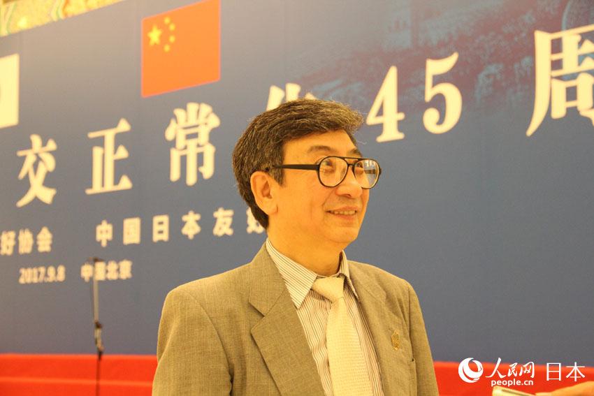 中国社科院日本所所长高洪接受人民网记者采访
