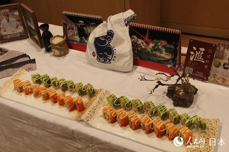 日本料理大師渡邊孝帶來了精心制作的壽司