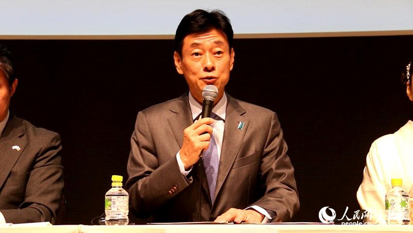 日本內閣官房副長官西村康稔在致辭。
