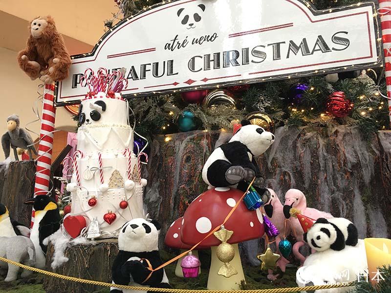上野附近的眾多甜品店和商鋪都准備了各種可愛的熊貓周邊（吳穎 攝）