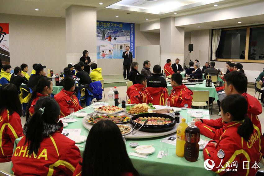 中國青少年滑雪隊歡迎儀式現場（許永新  攝）