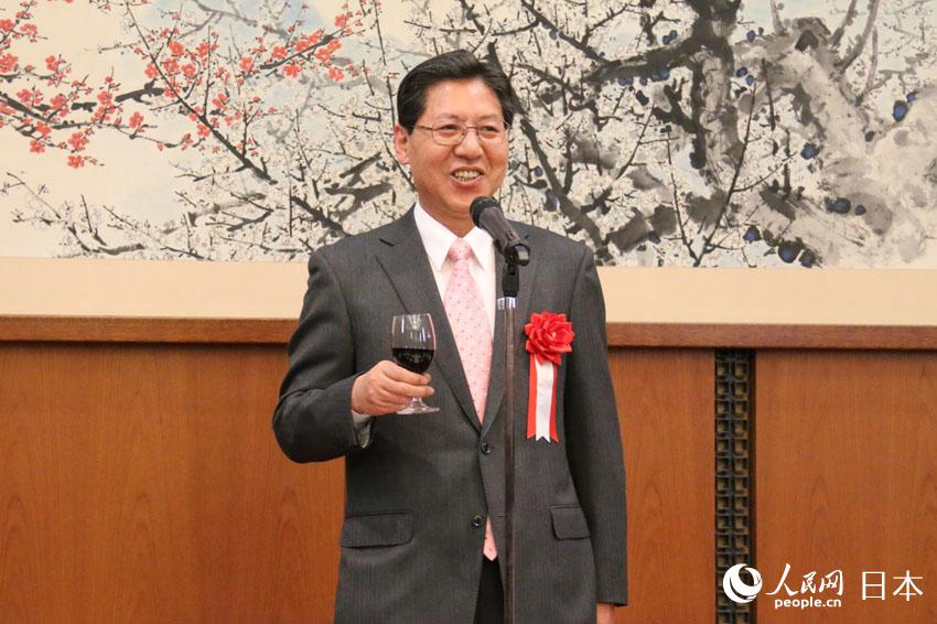 中國駐日本大使館公使劉少賓在致祝酒辭（許永新  攝）