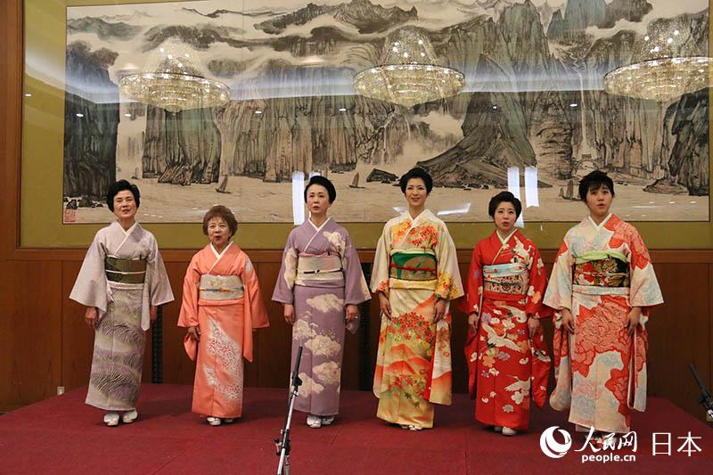 日本新制作座劇團表演日本民謠《櫻花歌》