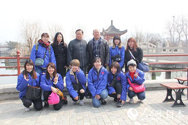 日本大学生到访北京养老院 惊叹规模之大