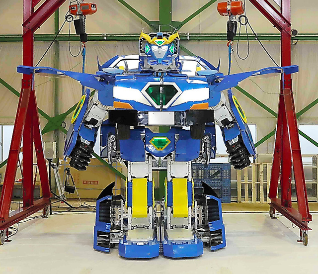 日本开发出现实版“变形金刚” 汽车1分钟可变成机器人