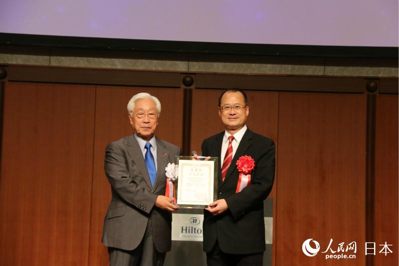 蔡冠深被授予九州經濟論壇名譽顧問儀式