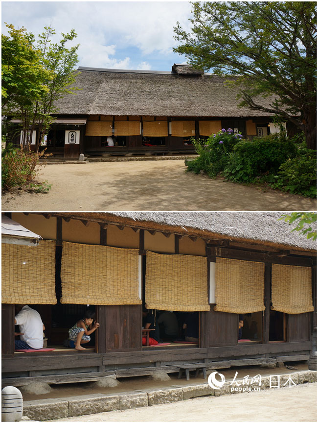 “大內宿”內頗具特色的芒草屋頂和日式建筑。