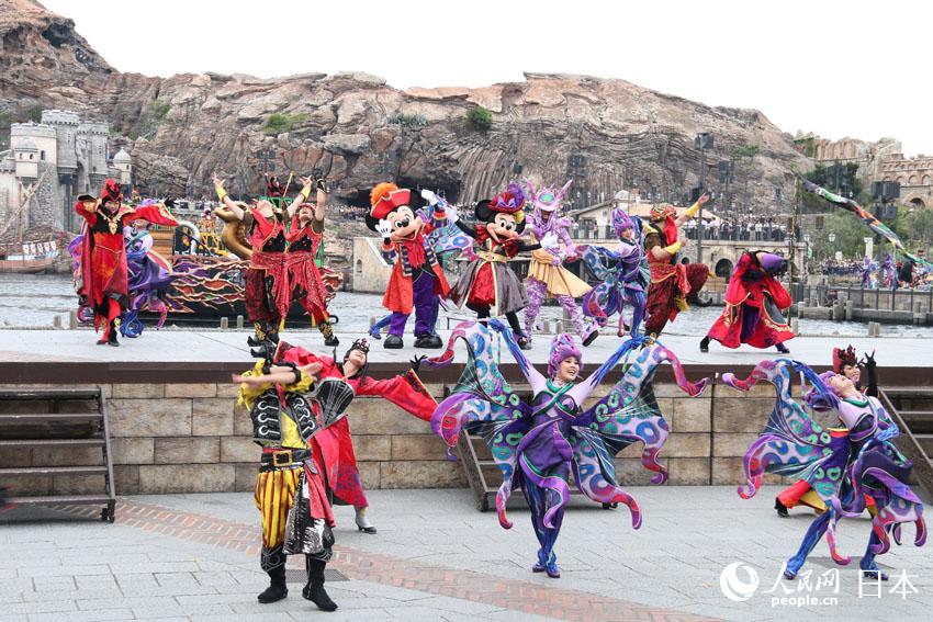 東京迪士尼海洋樂園舉行萬聖節特別游行表演（攝影：木村雄太）