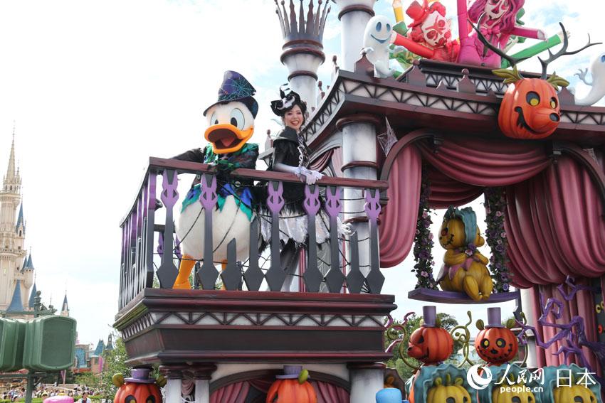 東京迪士尼樂園舉行萬聖節特別游行表演“Boo!幽靈怪誕大游行”（攝影：木村雄太）