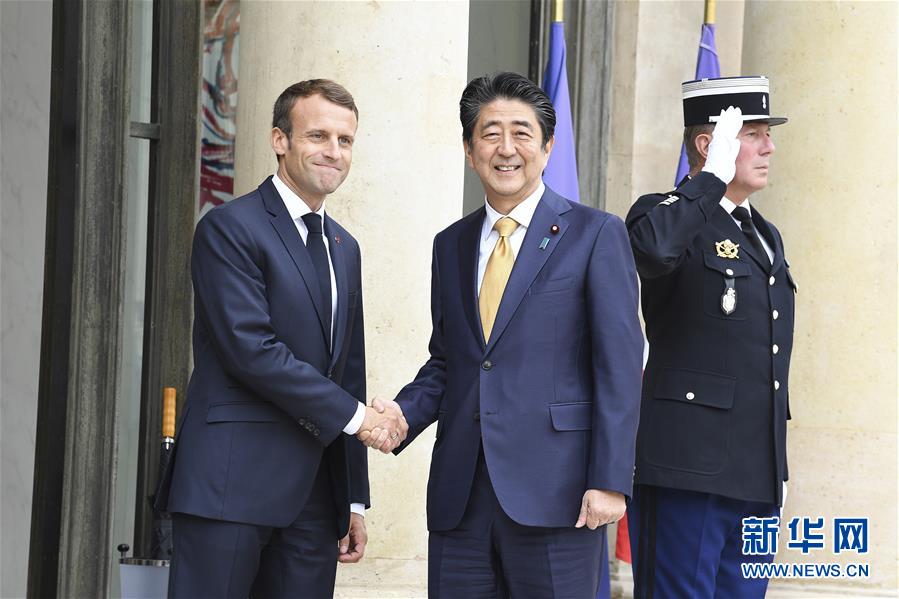 日本首相安倍晉三訪問法國