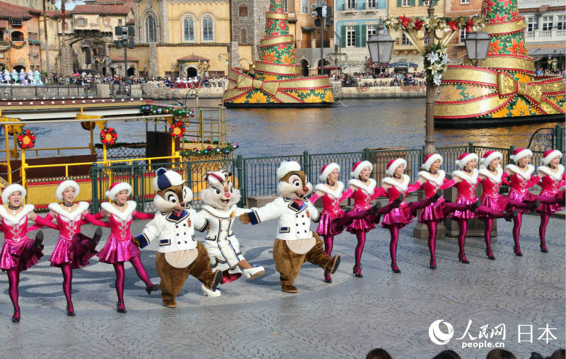东京迪士尼乐园推出“迪士尼圣诞节”特别活动。
