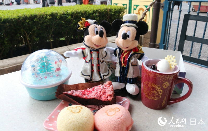 东京迪士尼乐园推出“迪士尼圣诞节”特别活动。