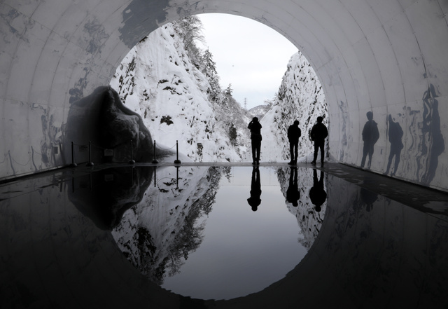 中国建筑家改造日本隧道 倒影雪景神秘梦幻