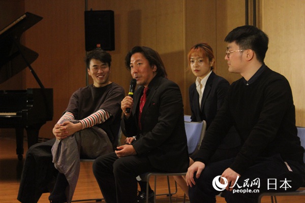 （左起）舞蹈家朱亞超、日本鋼琴家碓井俊樹與PopMusic創始人駱石川回答觀眾提問