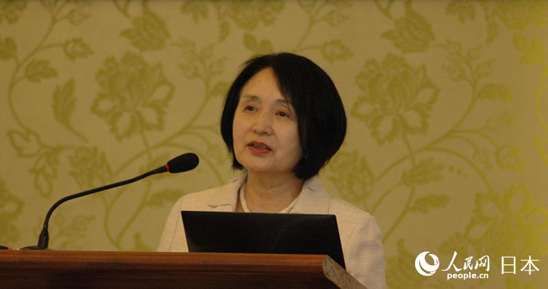 日本駐華使館大使夫人橫井英子致辭。