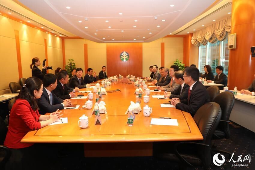 在日中國企業協會代表團一行在商務考察期間與參訪機構積極交流。