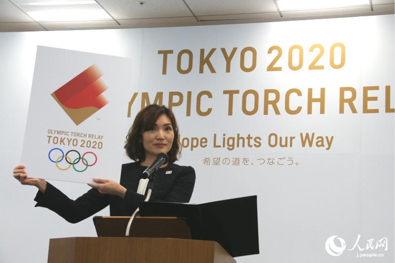 聖火傳遞實行委員會委員武田美保公布奧運火炬傳遞標志。（攝影：木村雄太）