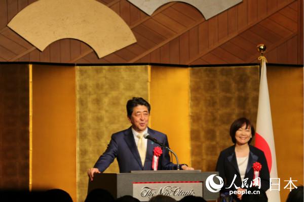 日本首相安倍晉三出席離任招待會，表達期待日中關系得到進一步發展