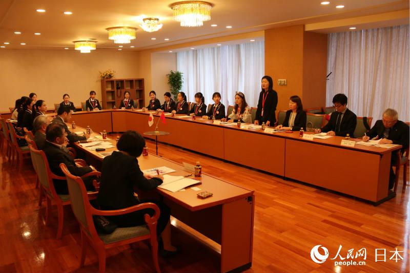 北京市青少年文化艺术代表团拜会东京都目黑区政府。