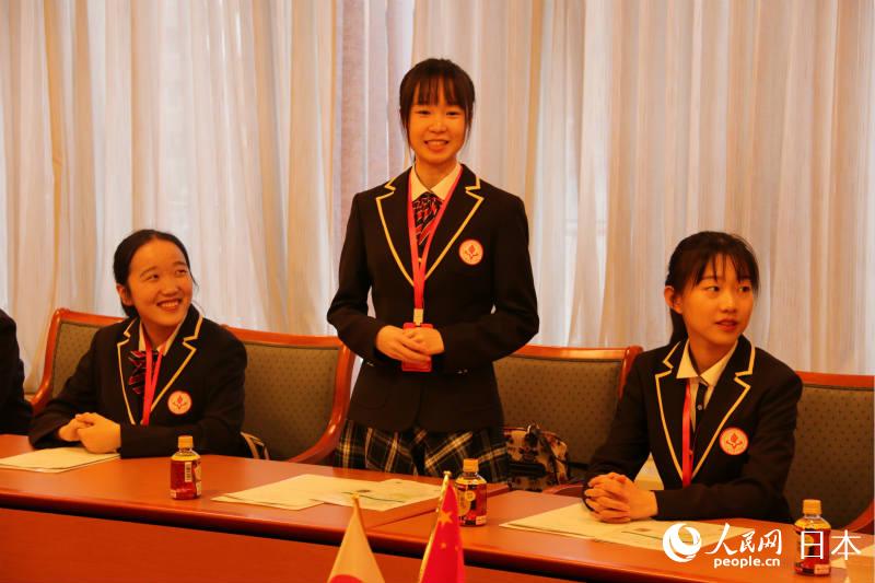 北京市青少年文化藝術代表團團員發言。