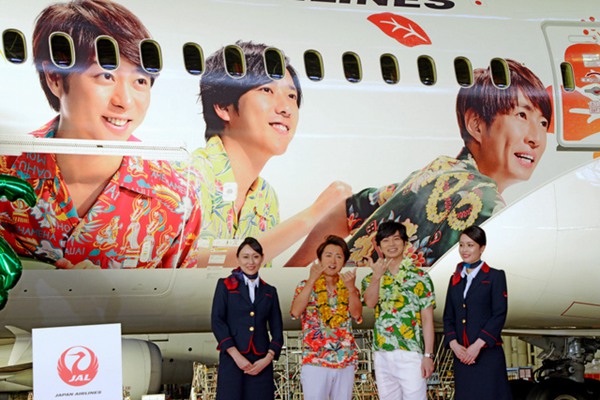 日航夏威夷航线推出人气偶像“岚”涂装机（图片来源：朝日新闻网站）