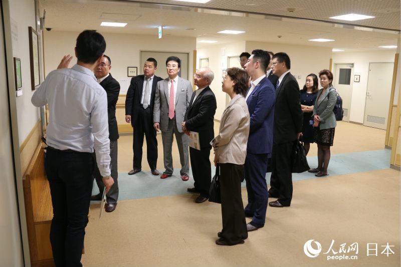 在日中國企業協會代表們參觀養老院和兒童活動中心