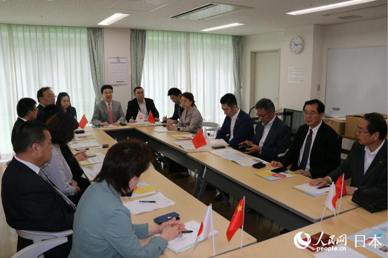 在日中國企業協會代表們在赤坂的陽光養老院和兒童活動中心進行慰問活動