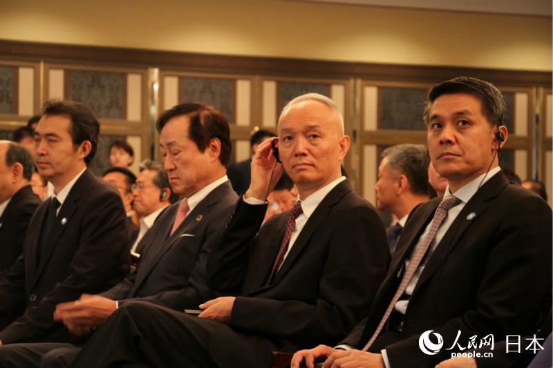中共中央政治局委员、北京市委书记蔡奇出席北京金融洽谈会。