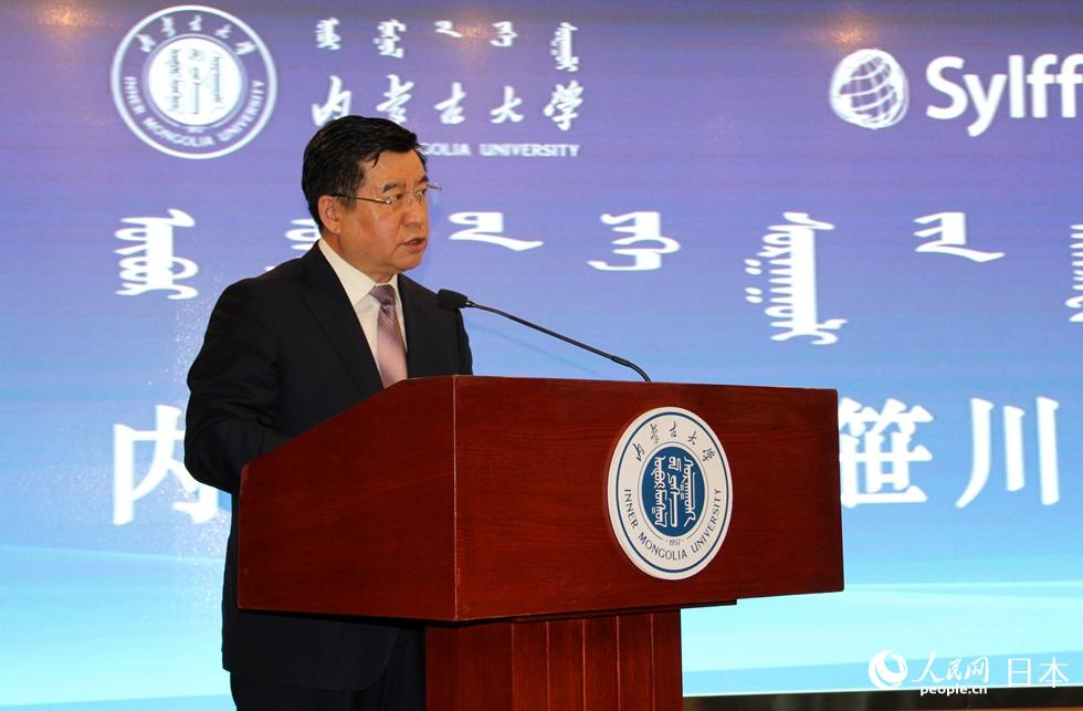 內蒙古大學黨委書記朱炳文致辭。人民網記者張靖 攝