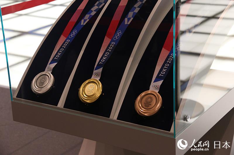 東京奧運會金銀銅獎牌首次亮相。