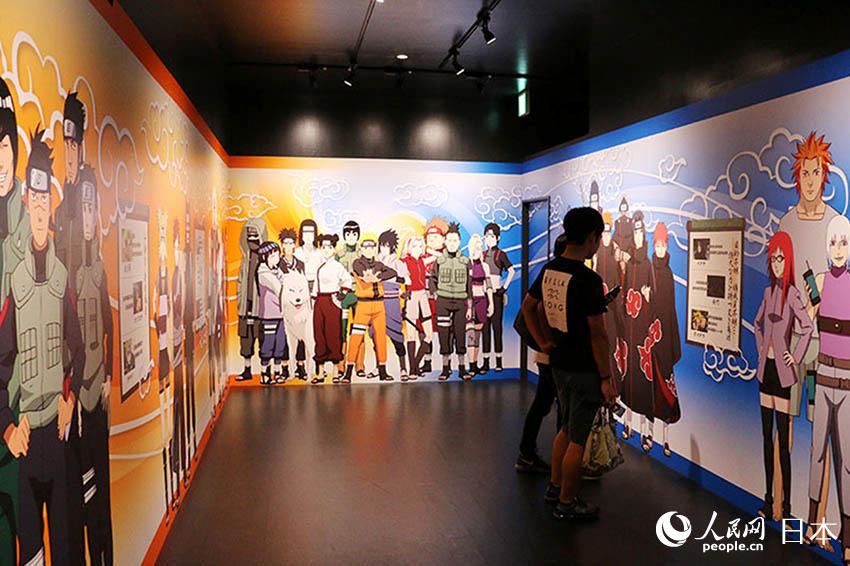 “忍道館”入口處繪有有大批人氣角色。