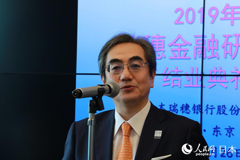 瑞穗銀行副行長今井誠司在結業典禮上發言。