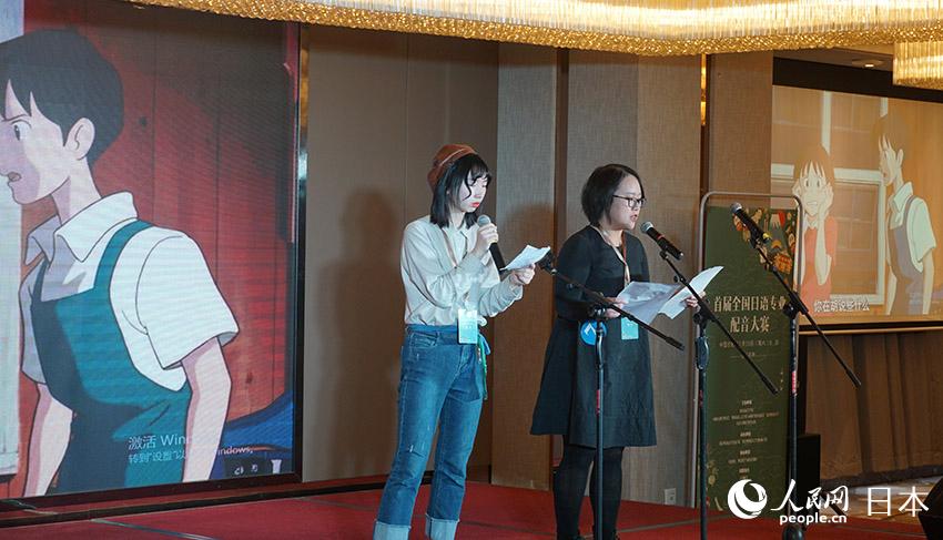 影視組特等獎獲得者薛芸珊、吳忠璇組合在台上表演。（（攝影·許文金））