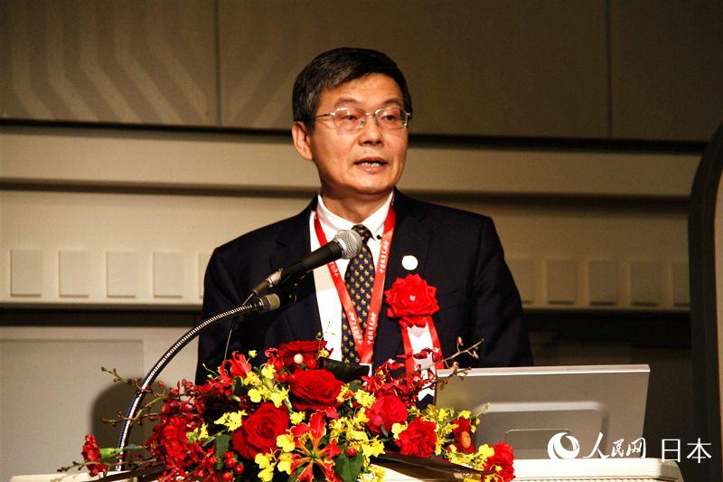 吉林大學副校長鄭偉濤在交流會上就吉林大學在中日交流事業上的成果及展望發表主旨演講。（李沐航 攝）