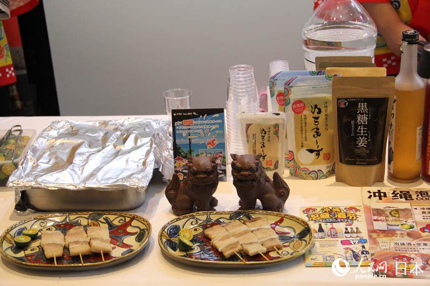 沖繩縣的企業在活動中推介自己的產品。（袁蒙攝影）