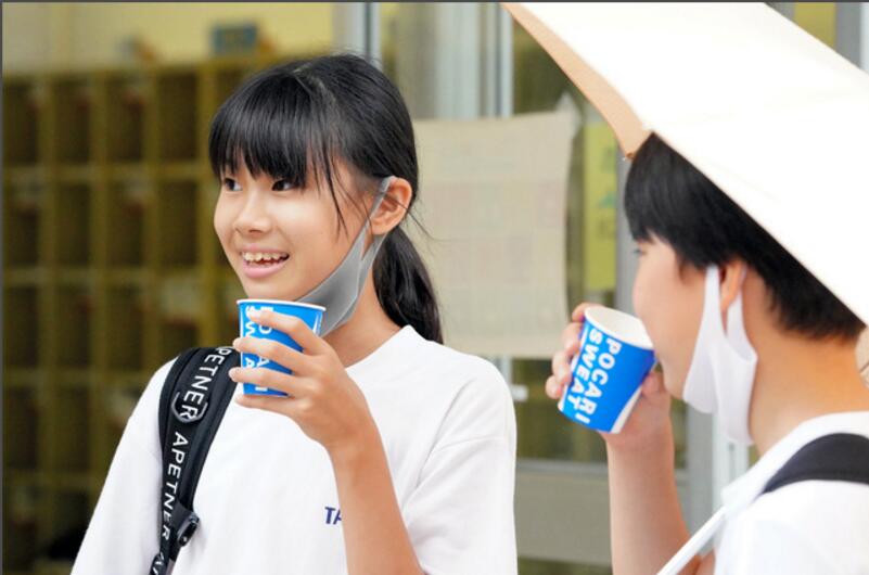日本学生的暑假被大幅缩短 学校为应对炎热设置饮水处