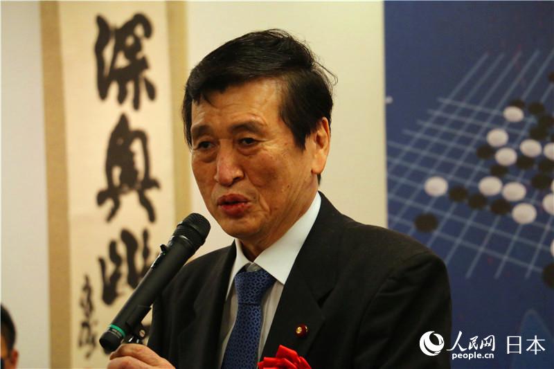日本前參議院議員、圍棋文化振興議員聯盟會會長柳本卓治在開幕式上致辭。（李沐航 攝）