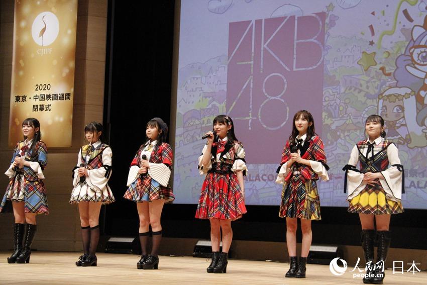 AKB48成員作為特邀嘉賓登台表演（吳穎 攝影）