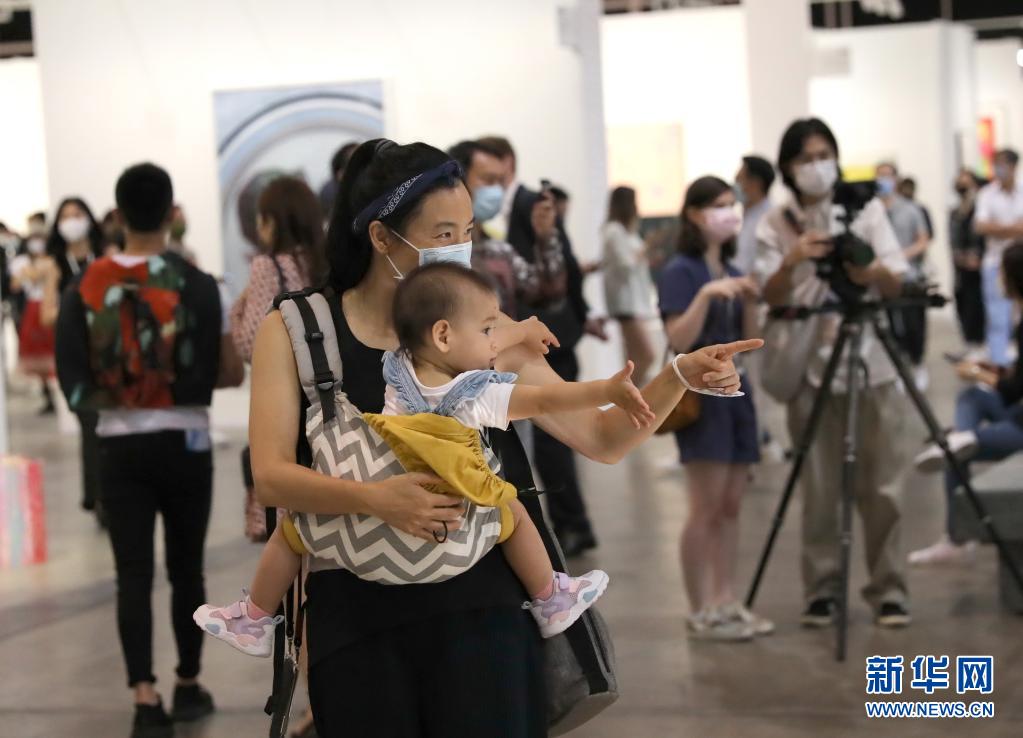 巴塞爾藝術展香港展會開幕 百余家國際藝廊亮相