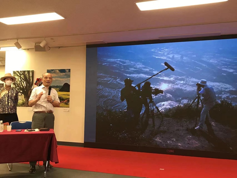 7月23日，旅日著名攝影家馮學敏應邀在首屆日本“雲南節”會場舉辦了攝影講座。圖片由主辦方提供。