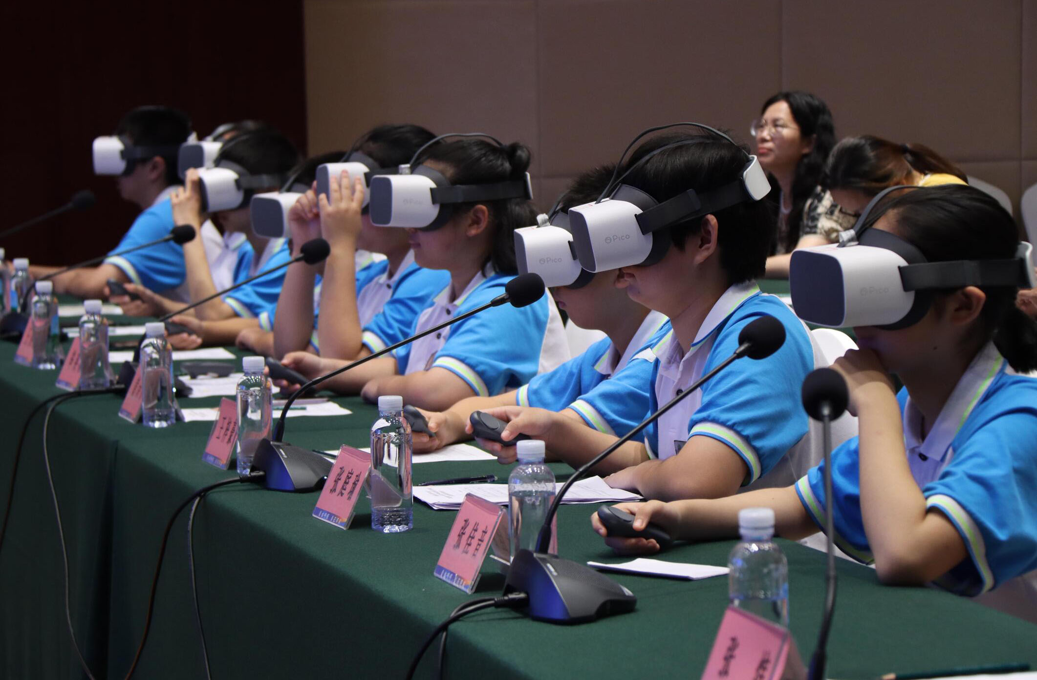 威海・宇部青少年VR城市虚拟互访交流活动举办
